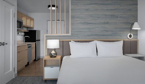 Studio Suite, 1 King Bed with Sofa bed (Hearing Accessible)