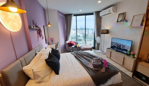 Premium Studio, City View