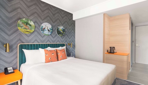 Standard Room, 1 Queen Bed