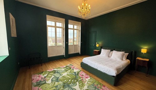 Deluxe Suite, City View