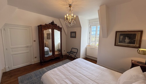 Deluxe Suite, City View