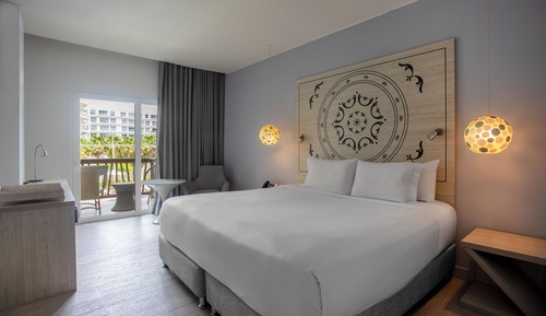 Deluxe Room, 1 King Bed, Balcony