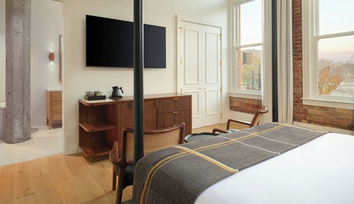 Suite, 1 King Bed, Non Smoking, Corner (View)