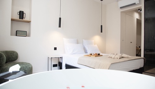 Deluxe Double Room (1)