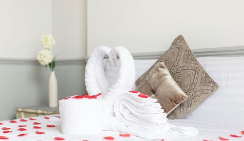 Classic Double Room, Ensuite, Partial Sea View