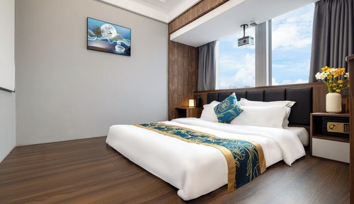 Grand Suite, City View