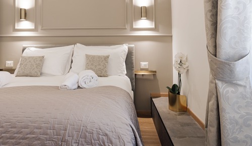 Deluxe Room, 1 King Bed, Non Smoking, Ensuite