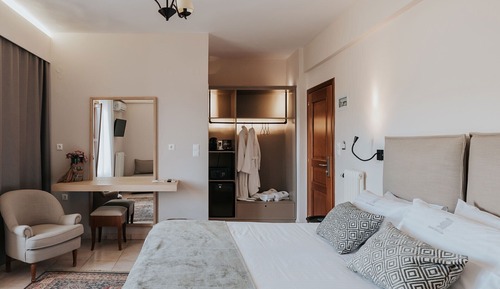 Deluxe Studio Suite, Balcony, Mountain View