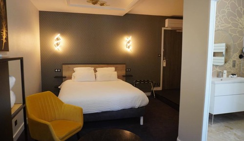 Standard Room, 1 Queen Bed, Lake View