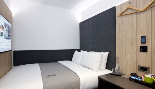 Double Room, No Windows