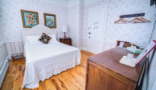 Deluxe Room, 1 Queen Bed