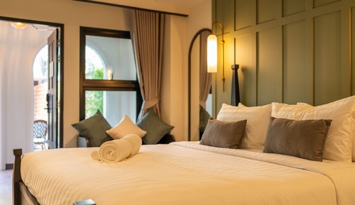 Superior Room, 1 King Bed, Non Smoking, Pool View