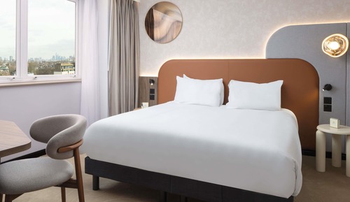 Jr Suite King Bed, Bath and Rainfall Shower. Living area with Sofa, High Floor with City View
