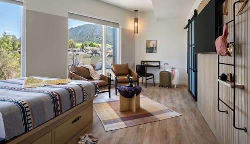 Suite, 1 Queen Bed, Corner