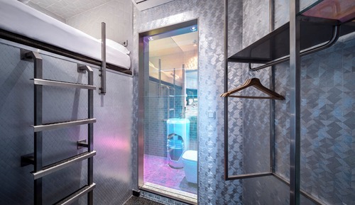 Double Upper capsule with Shower No Window