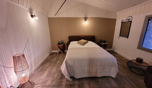 Comfort Double Room, Ensuite, Mountain View (Doux Refuge)