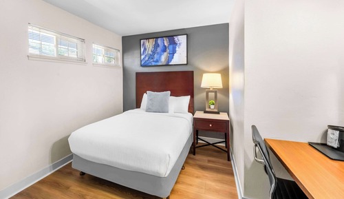 Room, 1 Queen Bed, Non Smoking (Efficiency)