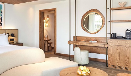 Suite, 1 King Bed, Pool View (Platinum)