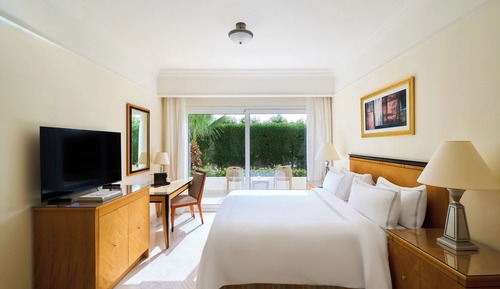 Deluxe Room Aqua King Bed