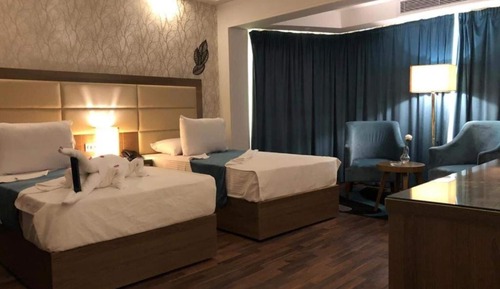 Family Suite, 2 Bedrooms, Pool View