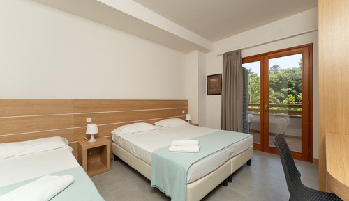 Classic Triple Room, Balcony, Beachfront