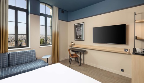 Deluxe Room, 1 King Bed, City View