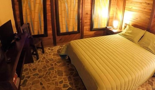 Habitación Básica con Jacuzzi