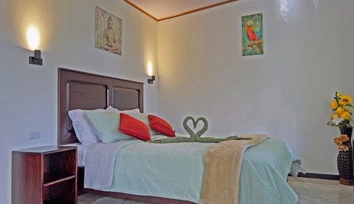 Comfort Cabin, 1 Queen Bed with Sofa bed, Kitchenette, Garden View