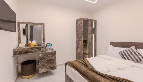 Standard Room, 1 King Bed, City View