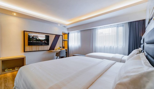 Room (Yello Urban Xtra)