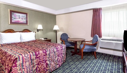 Standard Room, 1 Queen Bed, NonSmoking 