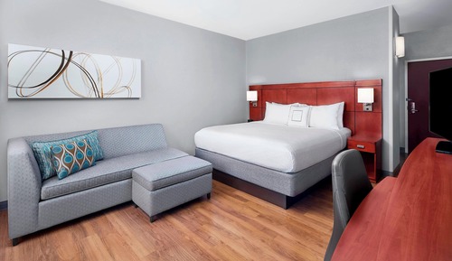 Room, 1 King Bed, Non Smoking, Poolside (View)