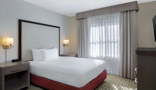 Suite, Accessible, Bathtub