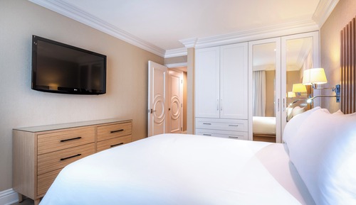 Executive Suite, 1 Queen Bed (Staircase Accessible Only)