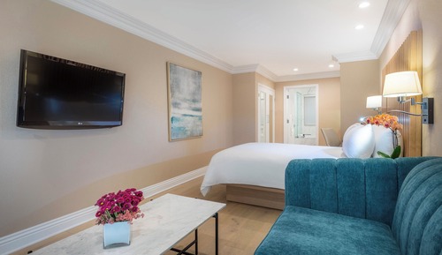 Junior Suite, 1 Queen Bed (Staircase Accessible Only)