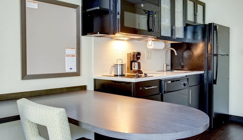 Studio Suite, 1 Queen Bed, Accessible Bathtub (Communications Accessible)