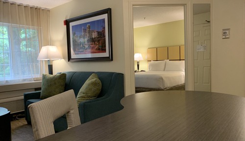 Suite, 1 Queen Bed, Accessible Bathtub (Communications Accessible)