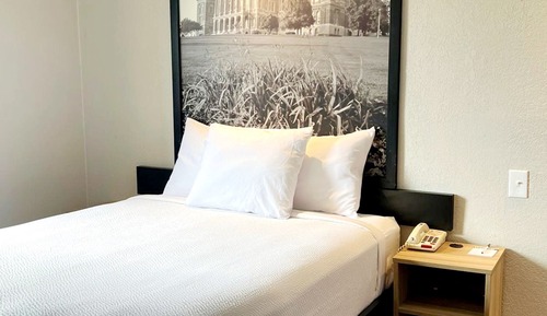 Standard Room, 1 Queen Bed, Accessible, Non Smoking (Mobility Accessible)