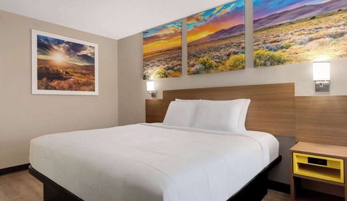 Room, 1 King Bed, Accessible (Mobility, Bathtub with Grab Bars), Non-smoking