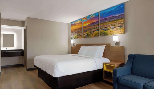 Standard Room, 1 King Bed, non-smoking