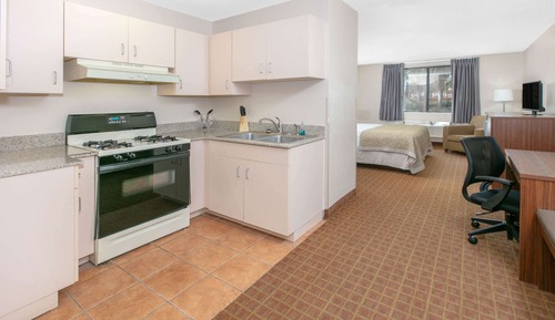 Studio Suite, 1 King Bed, Non Smoking