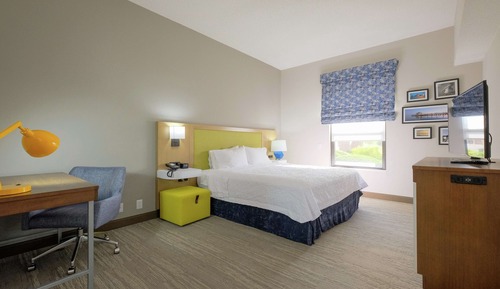 Suite, 1 King Bed, Accessible (Mobility & Hearing, Shower)
