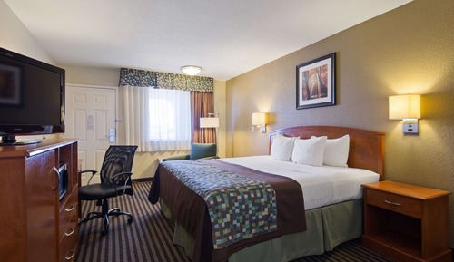 Standard Room, 1 King Bed, Accessible, Bathtub