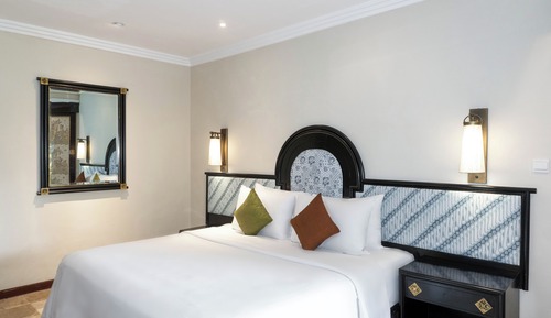 Deluxe Room, 1 King Bed, Garden View