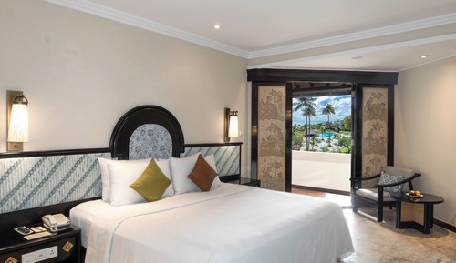 Deluxe Room, 1 King Bed, Partial Sea View