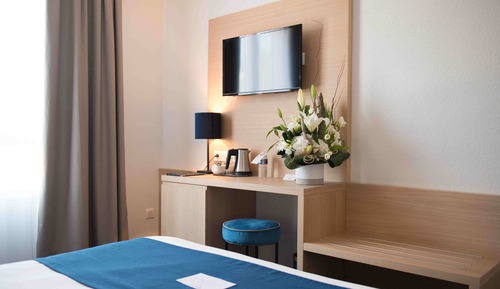 Classic Room, 1 Queen Bed, Non Smoking, Bathtub