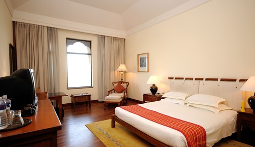 Deluxe Room, 1 King Bed (Club Access)
