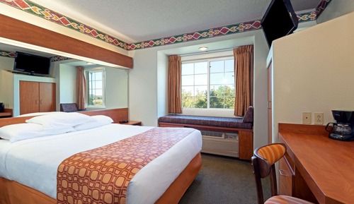 Standard Room, 1 Queen Bed