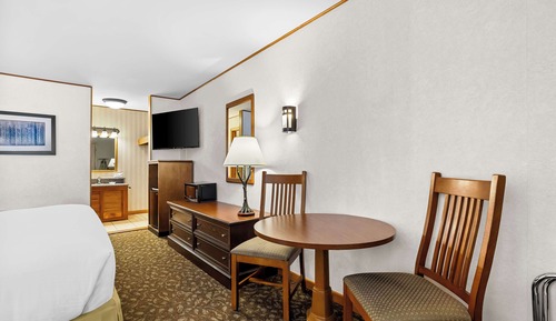 Standard Room, 1 King Bed, Non Smoking, Refrigerator & Microwave (1st Floor)