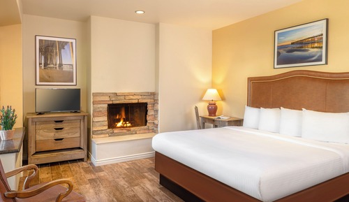 Superior Room, 1 King Bed (Signature Fireplace King with Patio o)